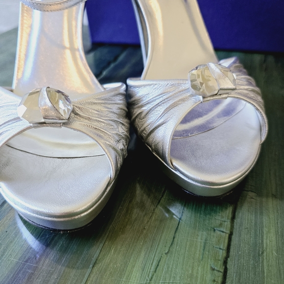 Stuart Weitzman Heels - Picture 5 of 8